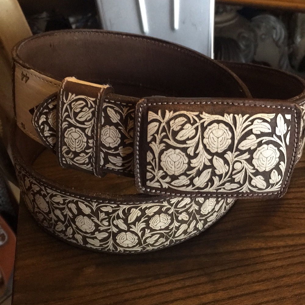 Beautiful western floral design leather belt